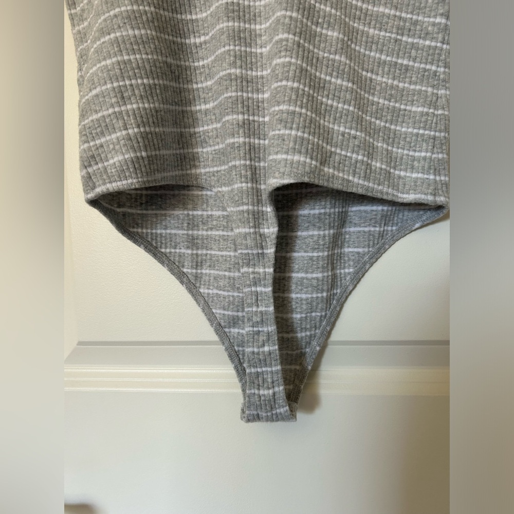 NWOT Express Women's Gray and White Striped Bodysuit Size M - Picture 7 of 10